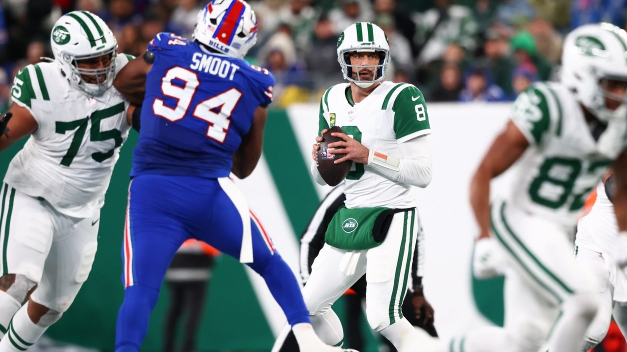 Aaron Rodgers Plays Well, But Red Zone Issues Persist