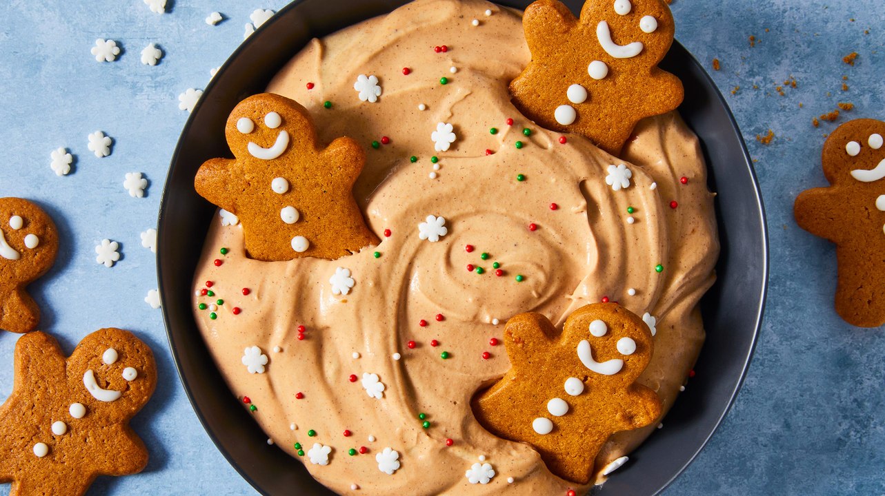 Irresistible Gingerbread Cheesecake Dip – Perfect for Holiday Parties 🎉