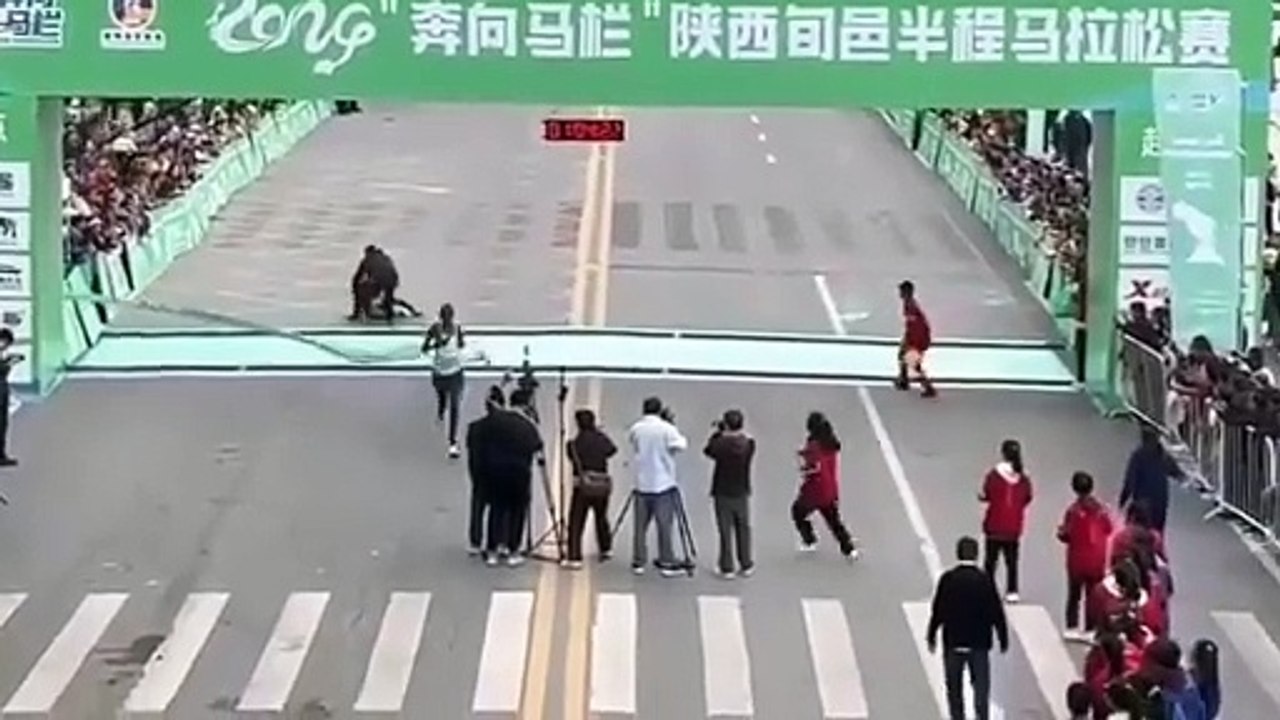 Fake runner tries to beat marathon winner to the finish line