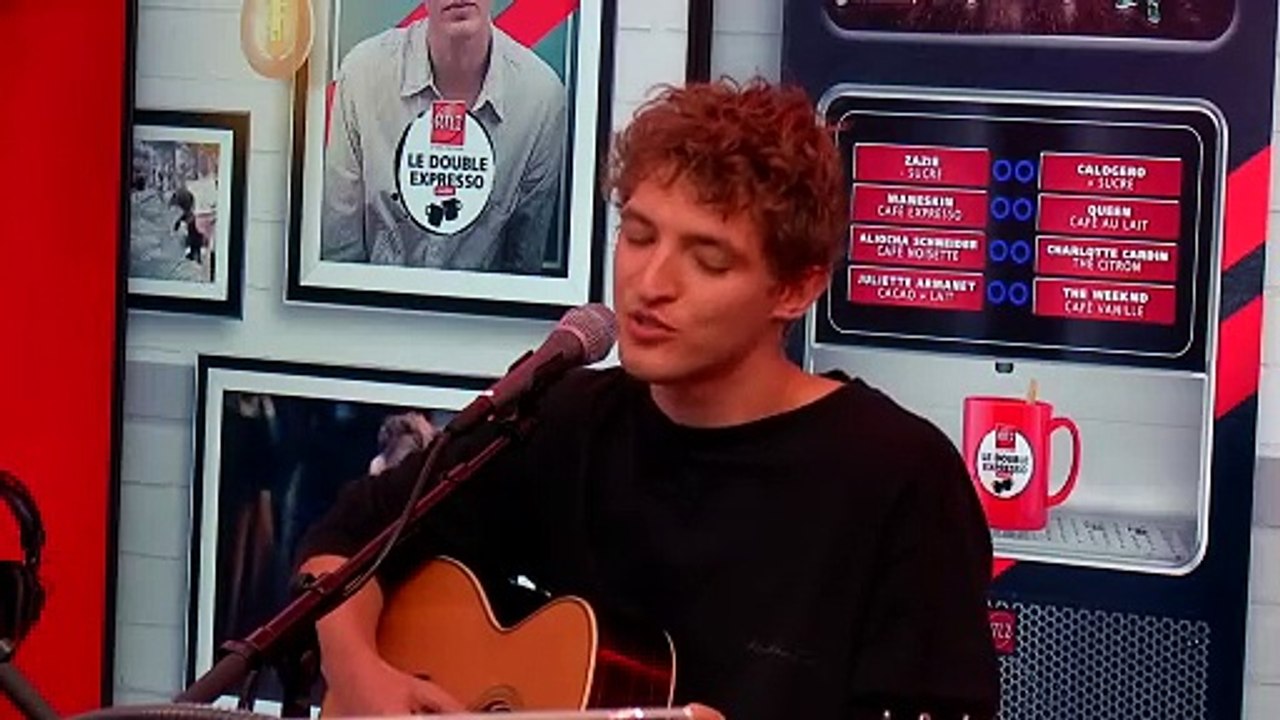 LIVE - Aliocha Schneider interprète "Julia" dans Le Double Expresso RTL2 (18/10/24)