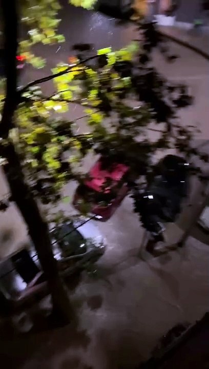 Bologna, gli allagamenti nei pressi di via Saffi