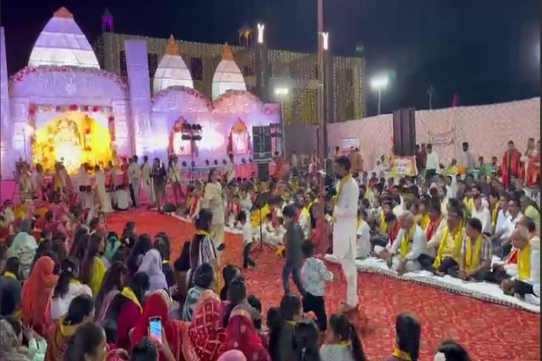 नैना जो मिले हैं सरकार से ऐसा मुस्कराया श्याम प्यार से...