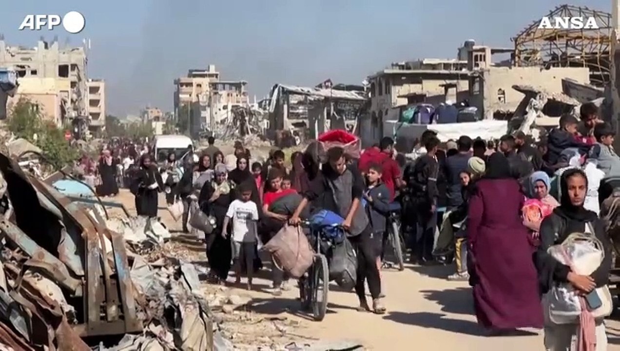 Gaza City, l'arrivo degli sfollati palestinesi da Beit Lahia