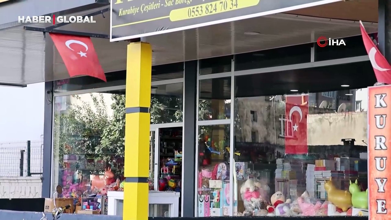 Adanalılardan teröre Türk bayraklı tepki