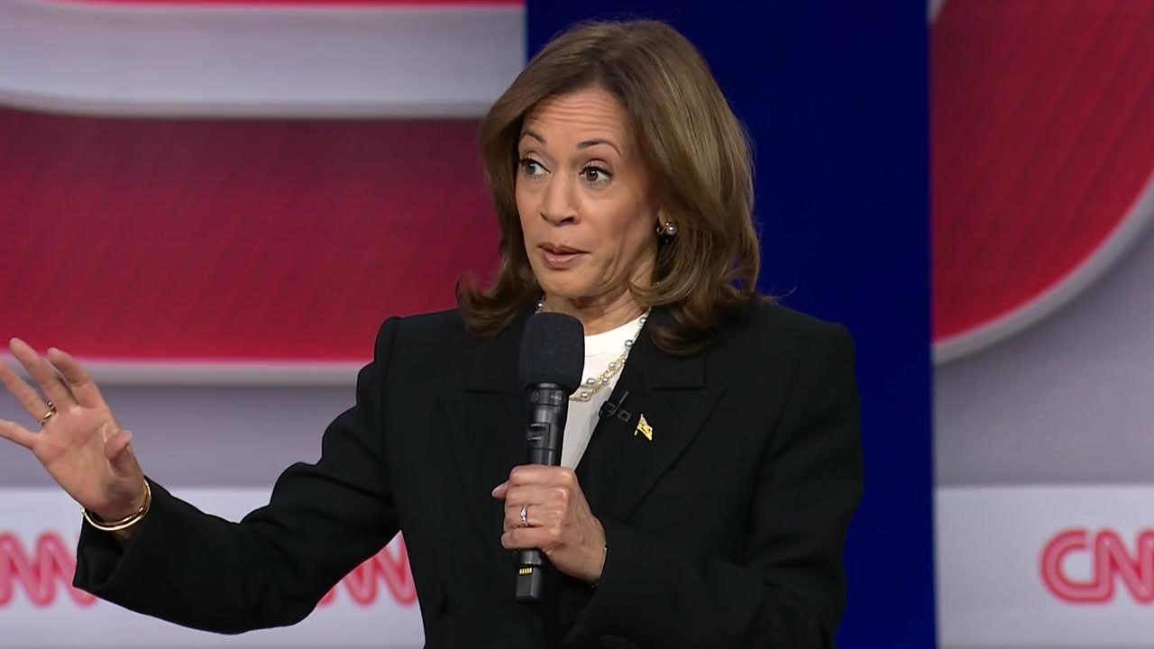 해리스 "트럼프는 파시스트...미국 헌법 무시" / YTN