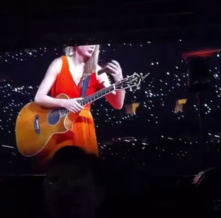 Taylor Swift phones Sabrina Carpenter during her 'Eras Tour' show in New Orleans