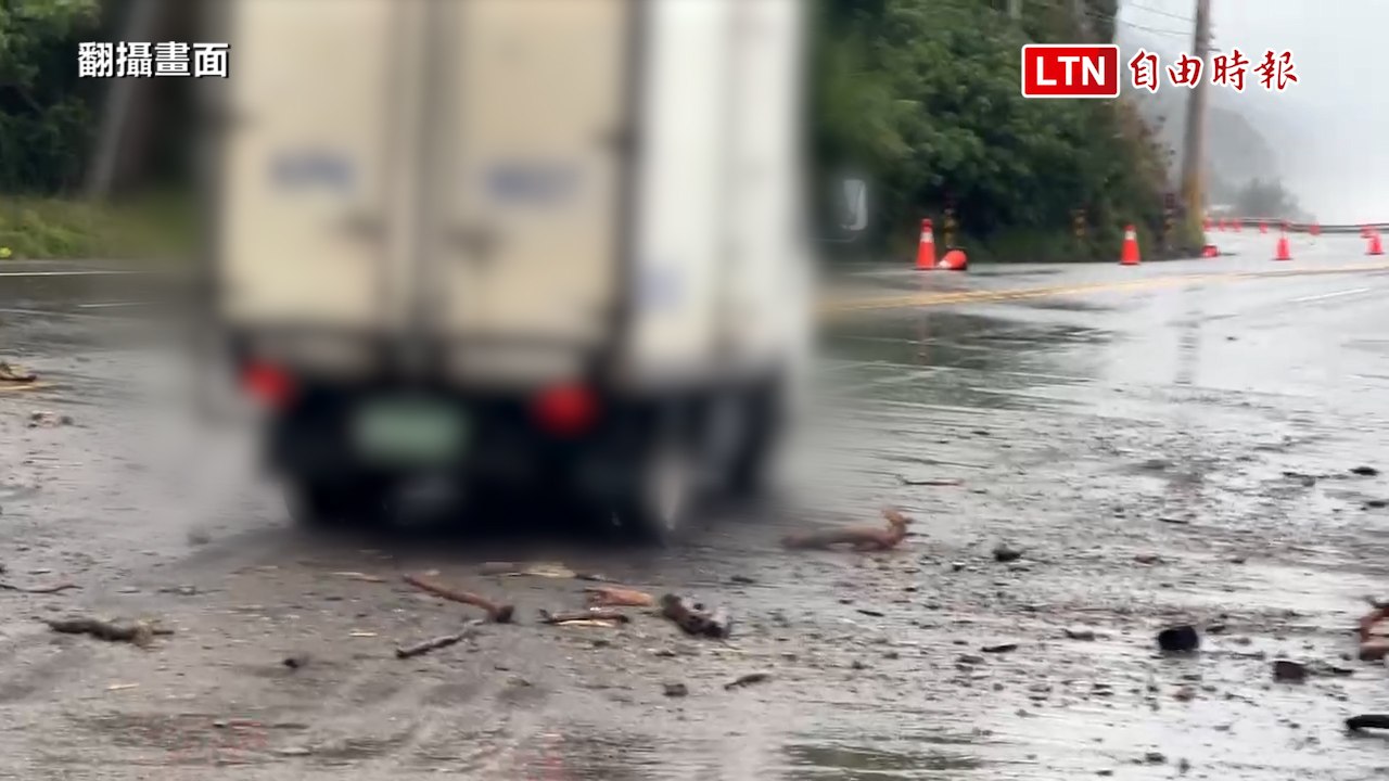 狂風巨浪襲南迴公路 金崙大橋全線封閉（翻攝畫面）