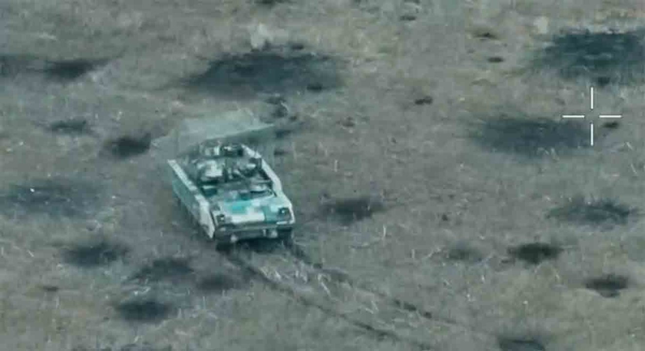 動画：ブラッドリーがポクロフスク方向への進軍中にドローンとATGMの攻撃に耐える