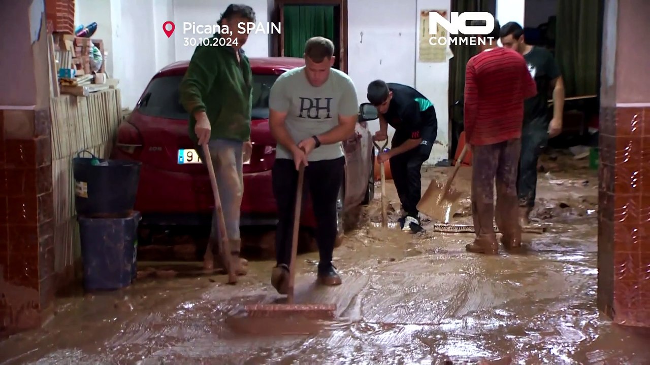 İspanya'nın Valensiya kentinde sokaklar göle döndü: En az 155 ölü