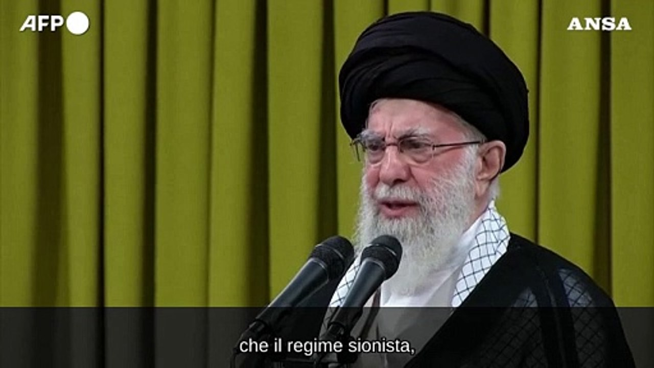 Khamenei: "Contro i nostri nemici una risposta devastante"