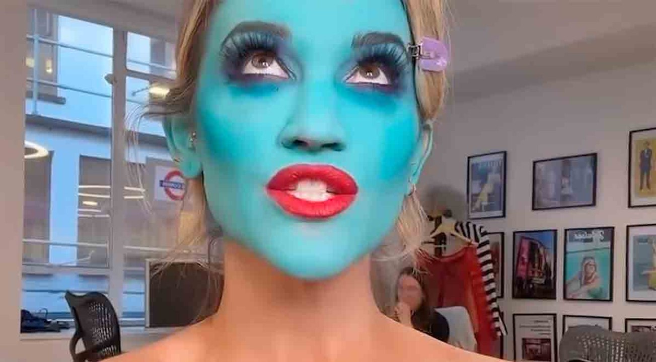 Amanda Holden ja Ashley Roberts esittelevät upean Beetlejuice-teeman Halloween-asuissaan