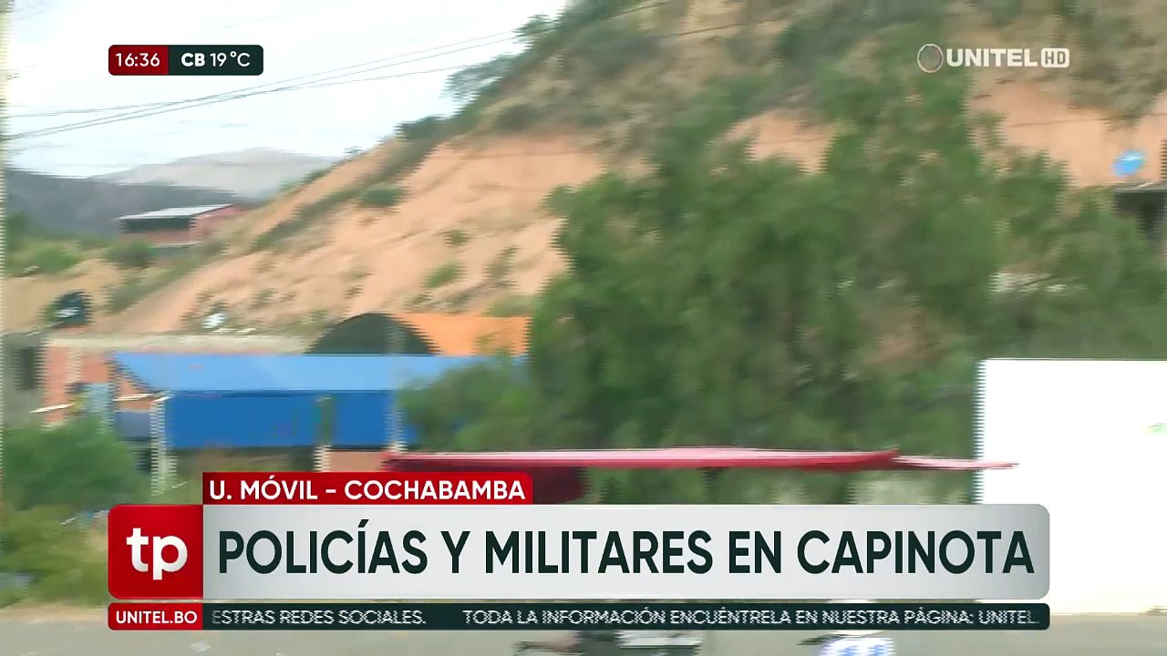 Bloqueadores se enfrentan a policías y militares que buscan despejar la carretera en Capinota