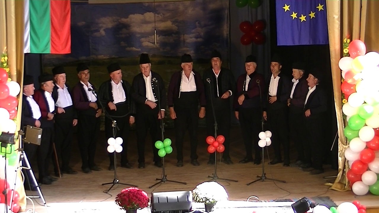 Самодейци от с. Сусам на "Песни край Марица"