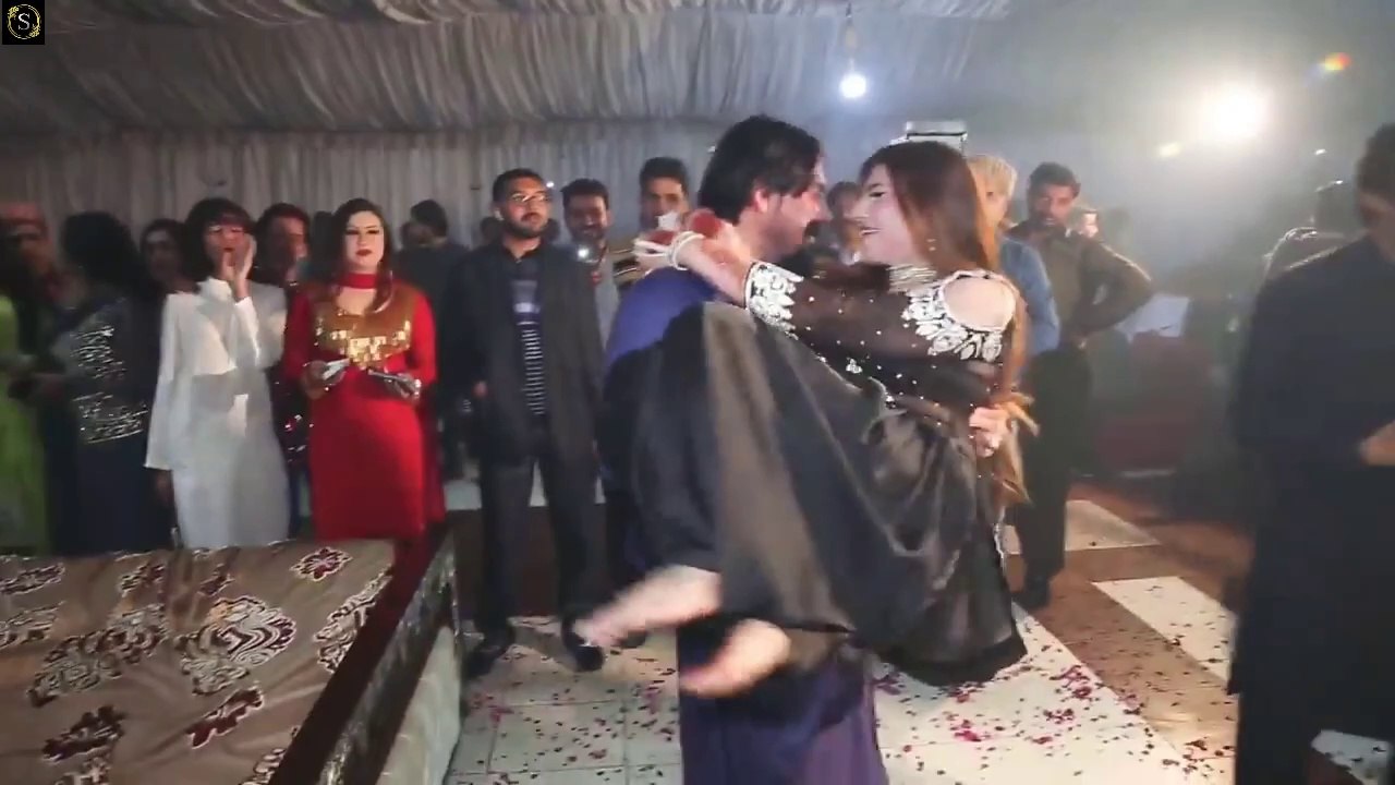 aishah pyar de nuit , garam garam mujra