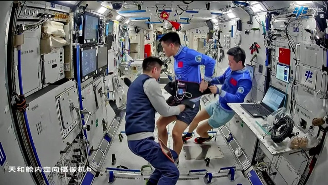 Chinese Astronauts - Conduct Experiments And Maintenance On Tiangong Space Station