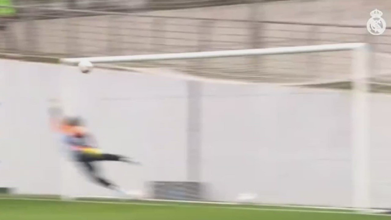 Mbappé afina puntería en el entrenamiento del Real Madrid