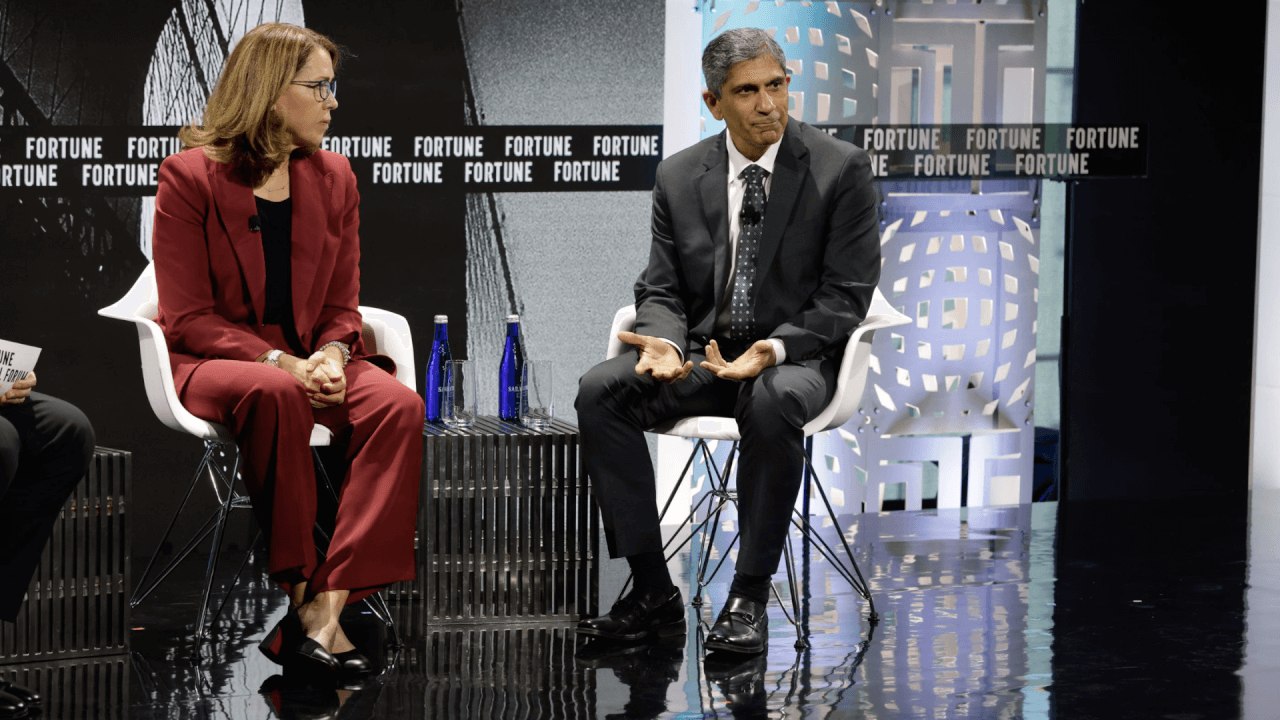 Honeywell's CEO predicts "doomsday" for companies that don't embrace AI