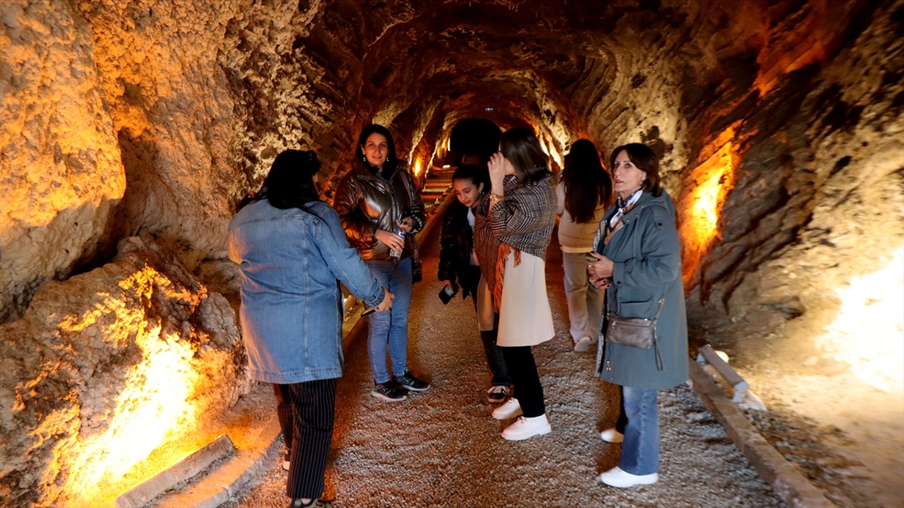 Azerbaycanlı turistler Türkiye'de doğa ve kültür yolculuğuna çıkıyor