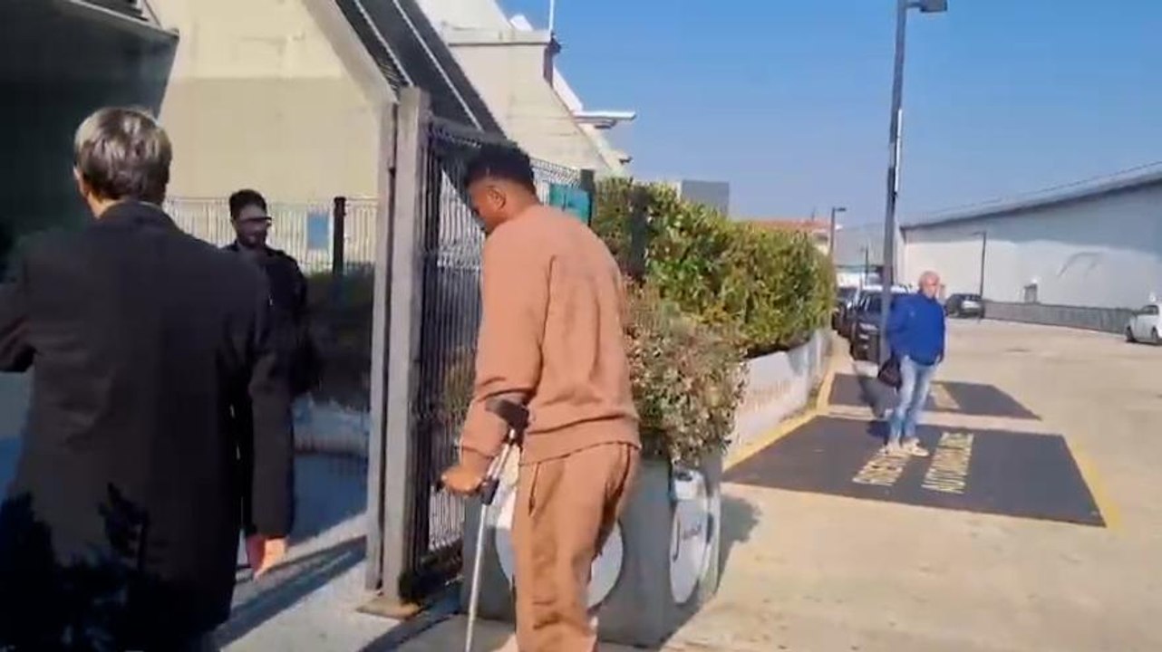 Cabal in stampelle al JMedical: guarda il video del suo arrivo