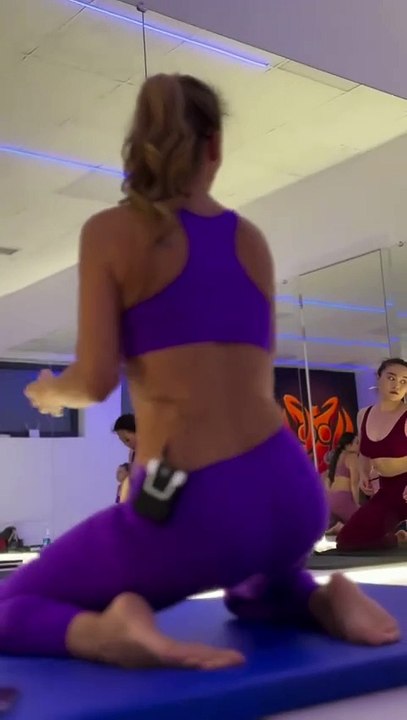 Women workout for intimflex coach