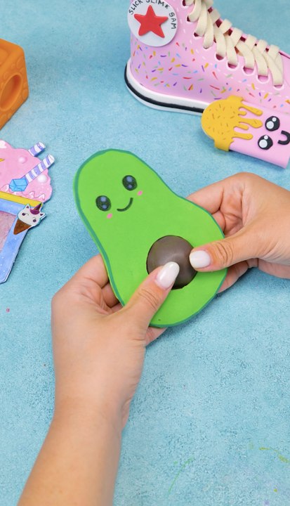 DIY Antistress facile à l'avocat 🥑 #satisfaisant #artandcraft 👊 #shorts