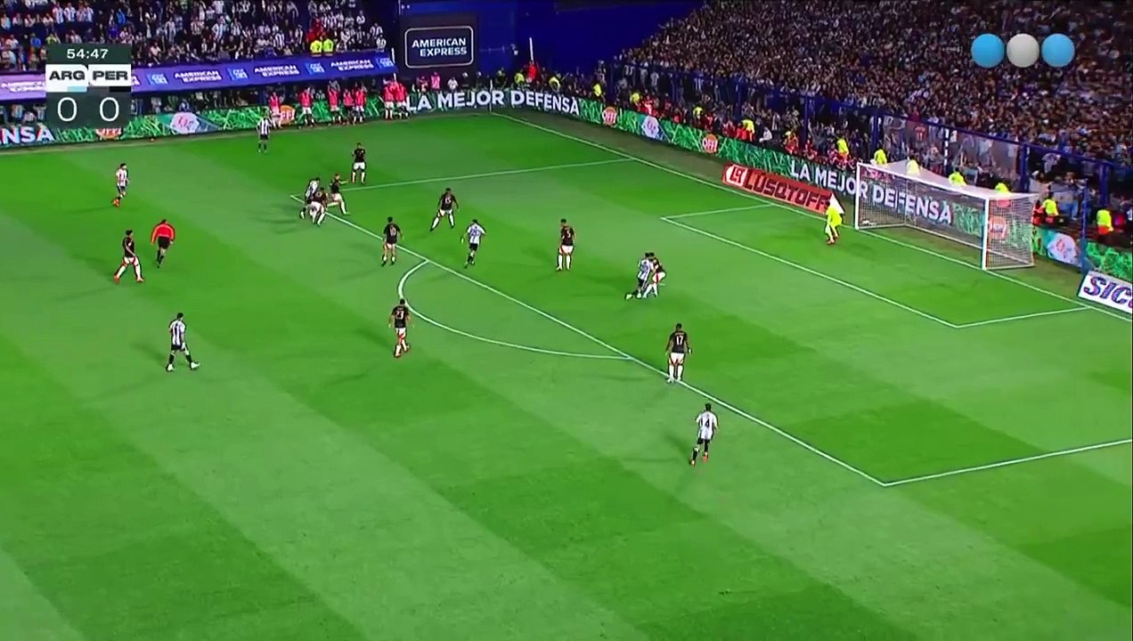 Gol de Lautaro Martínez a Perú