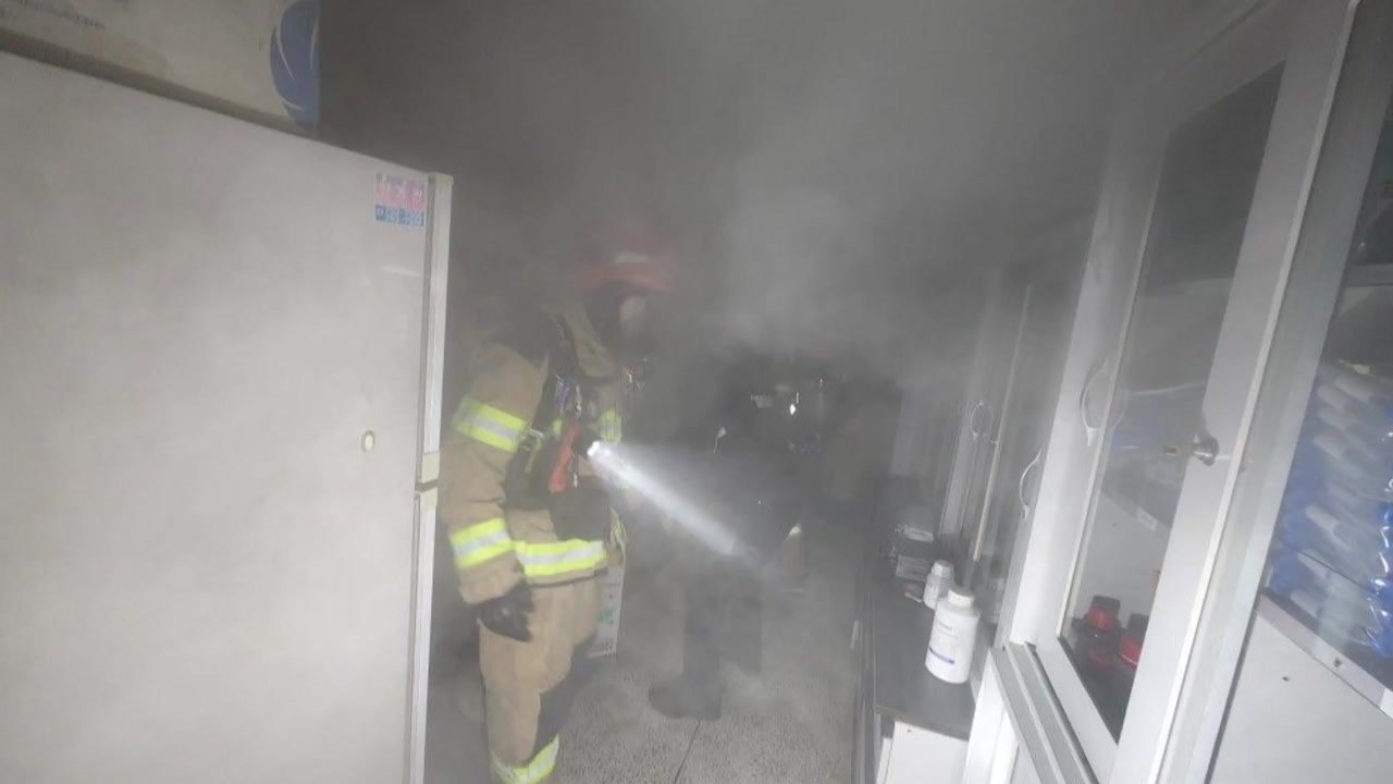 가천대 실험실에서 불...20분 만에 꺼져 / YTN