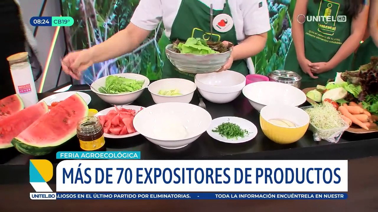 Ronald Arnez y Julio Gonzalo López prepararon jugo de sandía en una ‘bicilicuadora’ 