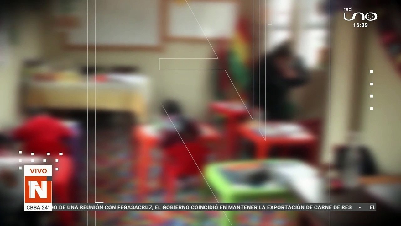 Madre golpea a profesora