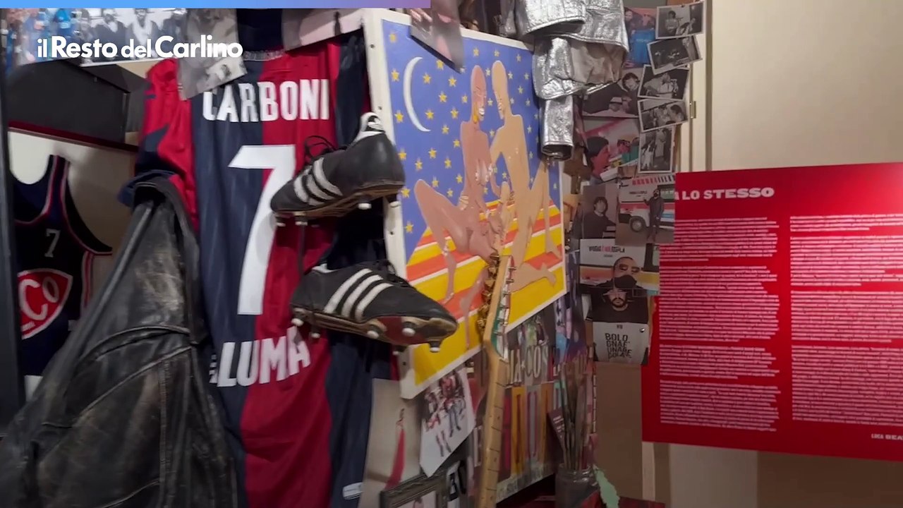 La mostra di Luca Carboni a Bologna, 40 anni di musica e arte: il video