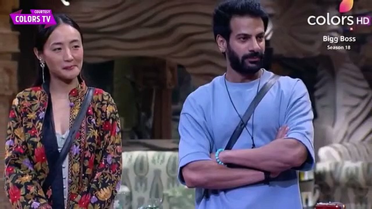 Bigg Boss Season 18 LIVE UPDATE: there's a competition of Compatibility between Karanveer, Chum and Eisha, Avinash. Avinash and Eisha win the challenge with their incredible Compatibility.