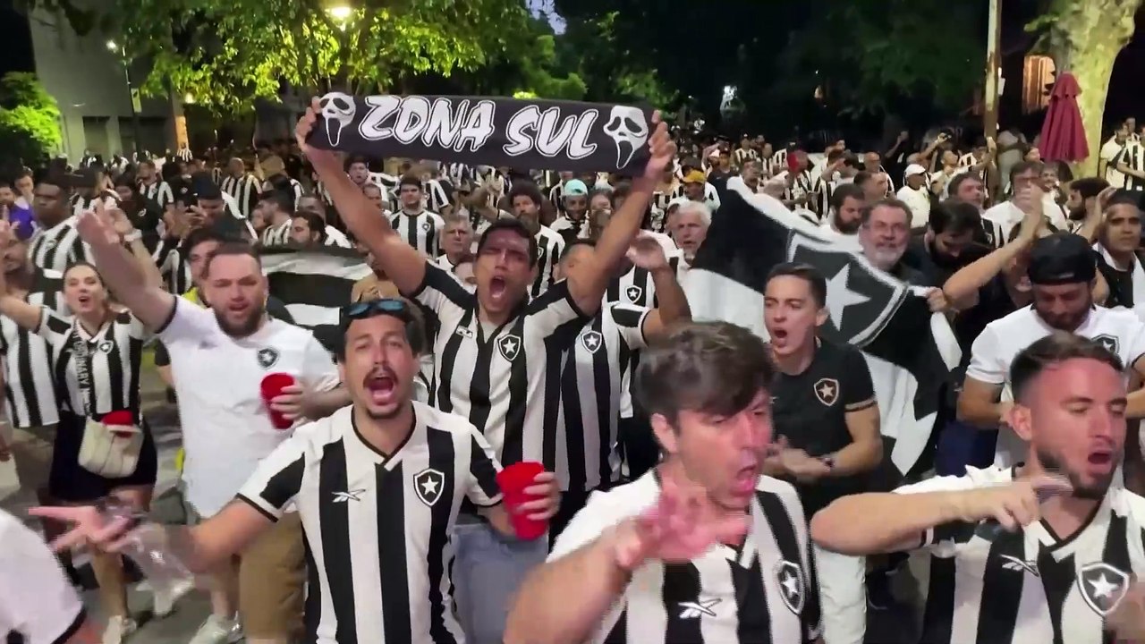 Les fans célèbrent le titre et remercient John Textor