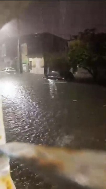 Rua alagada em Maceió