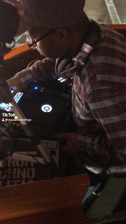 Bileebob rocking the tune Slowker by Curtis Paul off his album Citizen Rubble at SPKRBOX on Thanksgiving Eve, 2024.