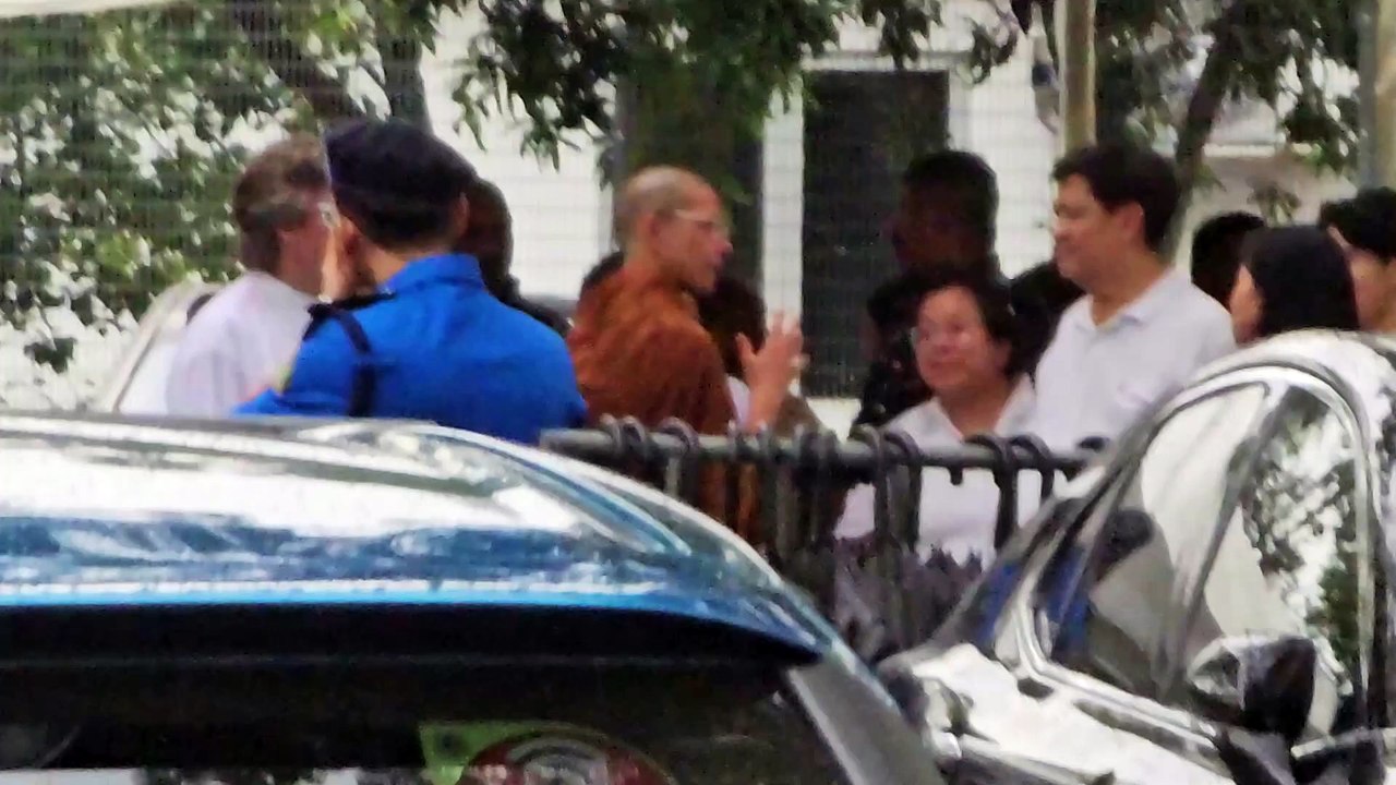 阿南达逝世｜抵会场看爸爸 阿南达儿 受敬仰