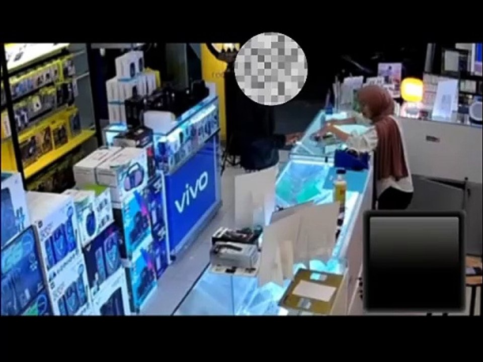 手机店 提防了 假顾客一秒偷手机