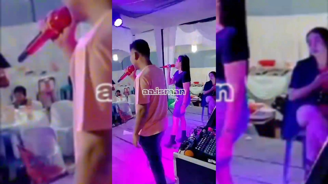 Duet antara biduan dan kang foto