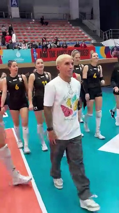 Torreira, Galatasaray Daikin'in galibiyet kutlamasında