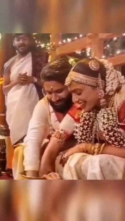 Naga Chaitanya and Shobhita taking rings from Binde | बिंदे से अंगूठियां लेते नागा चैतन्य और शोभिता