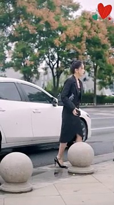 Little girl helps CEO daddy run the company and brings him closer to mommy for their romance(360p)