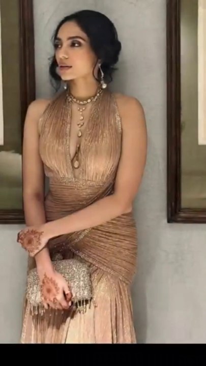 Sobhita's 1st Look After Wedding Sobhita's Modern Look at Cocktail Party