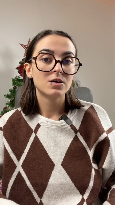 Il y a des silences qui parlent plus fort que les mots, parfois, le monde semble aveugle à ce qui ne se voit pas #poesie #francais #tristesse #emotion #booktok #pourtoi #writing