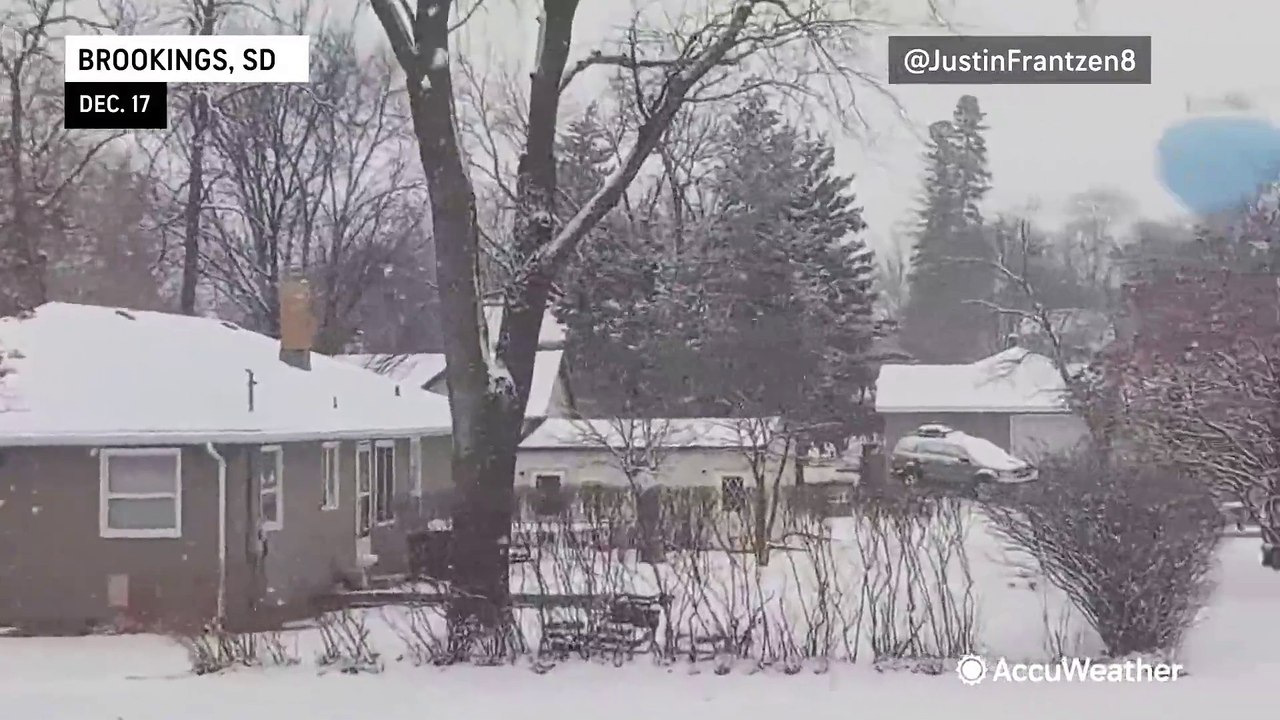 Snow falls from the Midwest to the Northeast