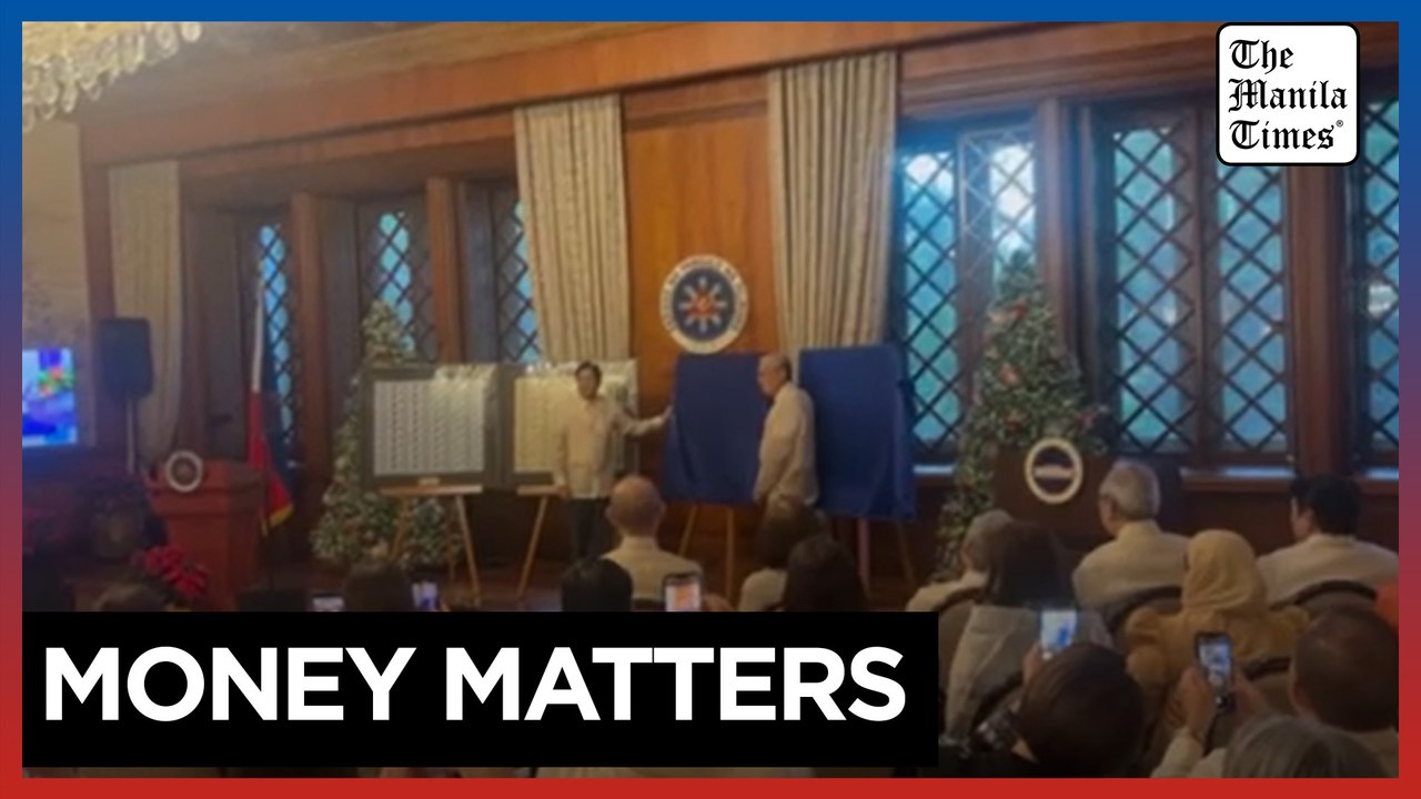 Marcos unveils first PH polymer banknotes