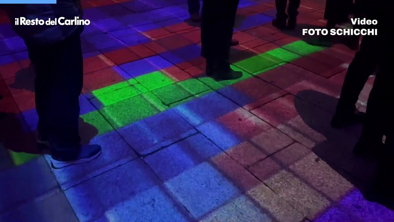 Vertigine in piazza Maggiore: il video dei giochi di luce