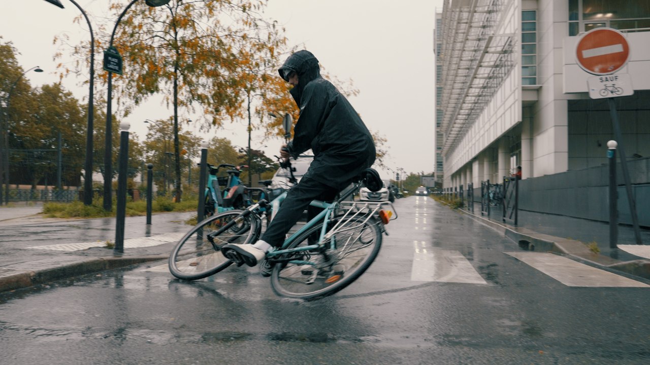 Peintures routières glissantes : absence de réglementation sur les pistes cyclables
