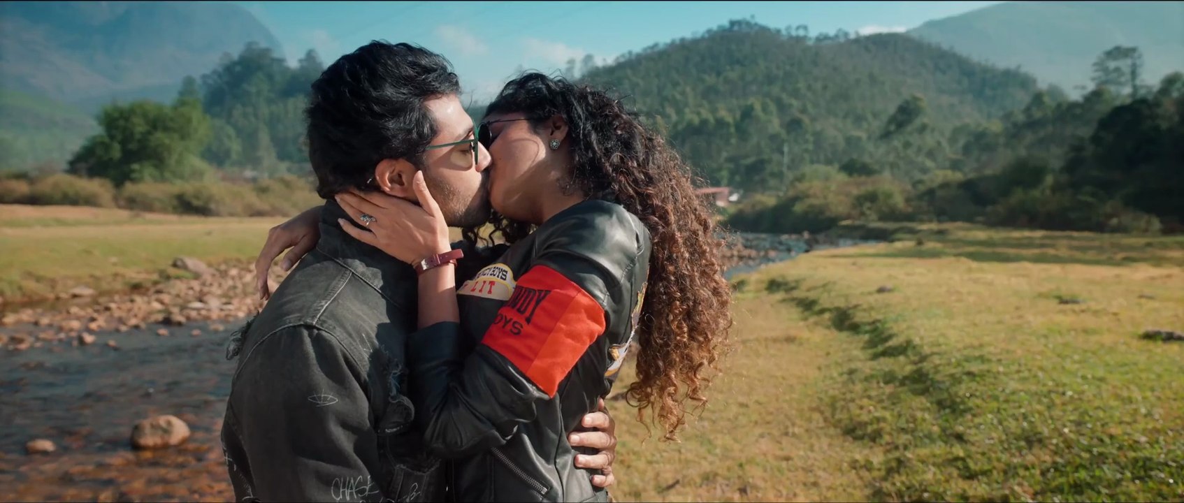 Anupama Parameswaran Hot First Liplock Smooch