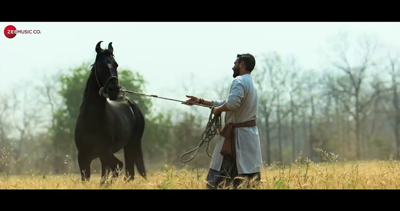 Azaad Hai Tu - Azaad - Ajay Devgn & Aaman Devgan - Arijit Singh & Amit Trivedi - Swanand K,Amitabh B