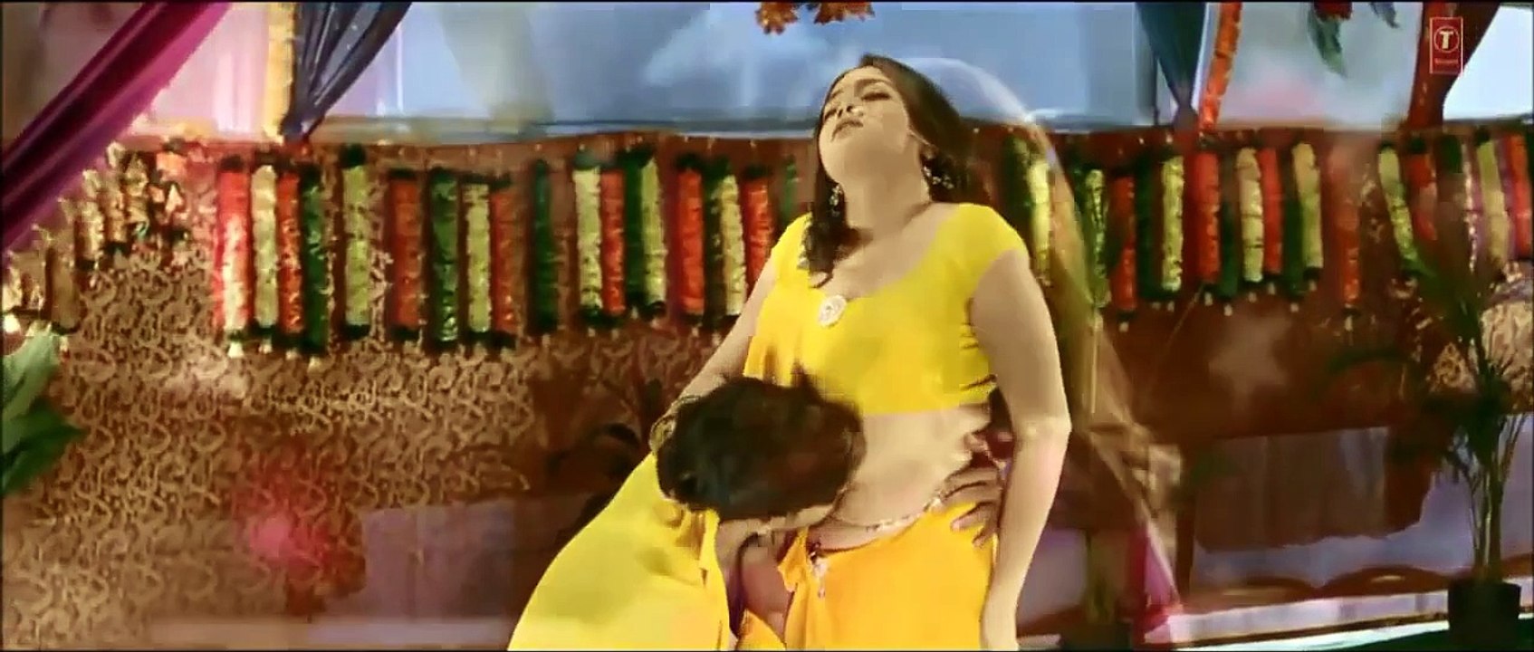 Hottest Bhojpuri Song Ever Amrapali Dubey Kiss