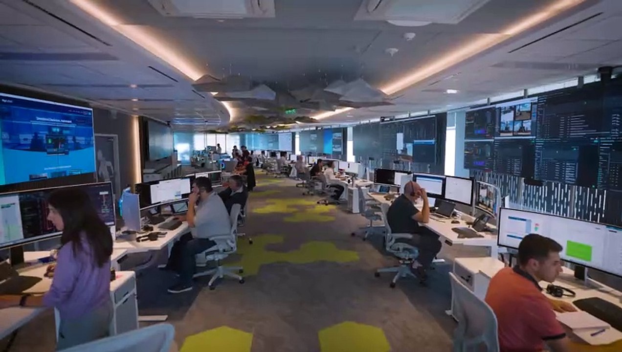 En el piso 26 de la Torre de YPF, la compañía inauguró el Real Time Intelligence Center